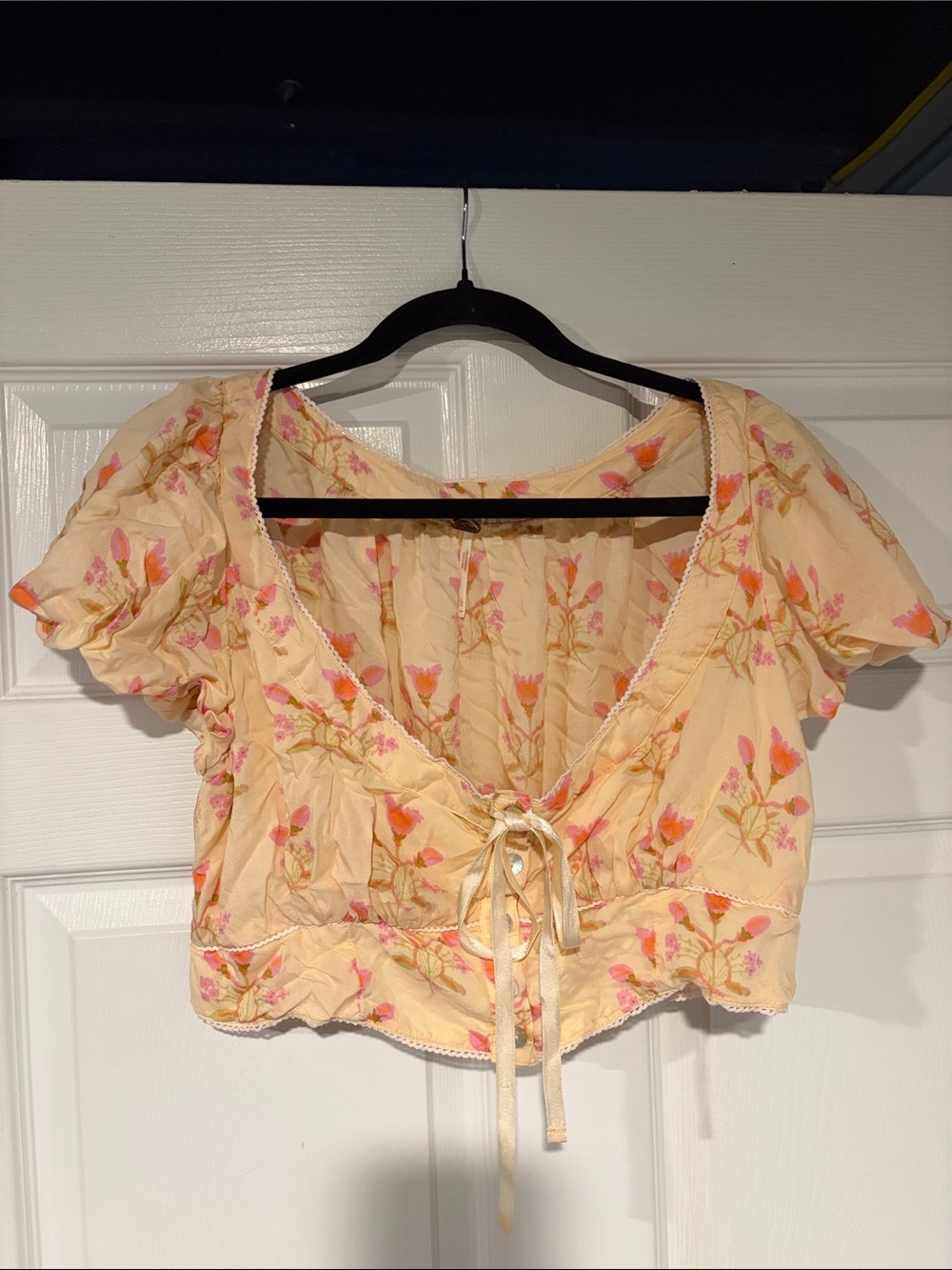 Free people Floral Tie-Front Peasant Crop Top in Light Peach size: L